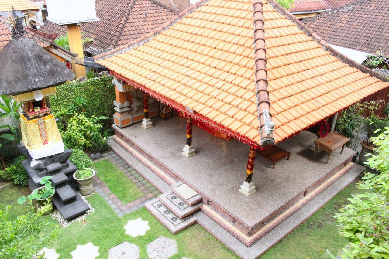 CR Tris Rooms Seminyak Bagian luar foto